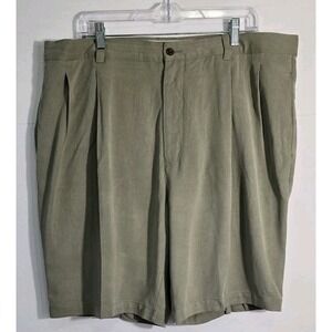 Tommy Bahama 100% silk Green shorts Size 40‎